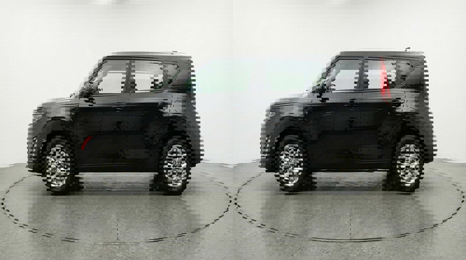 Used 2025 Kia Soul LX w/ LX Technology Package image 4