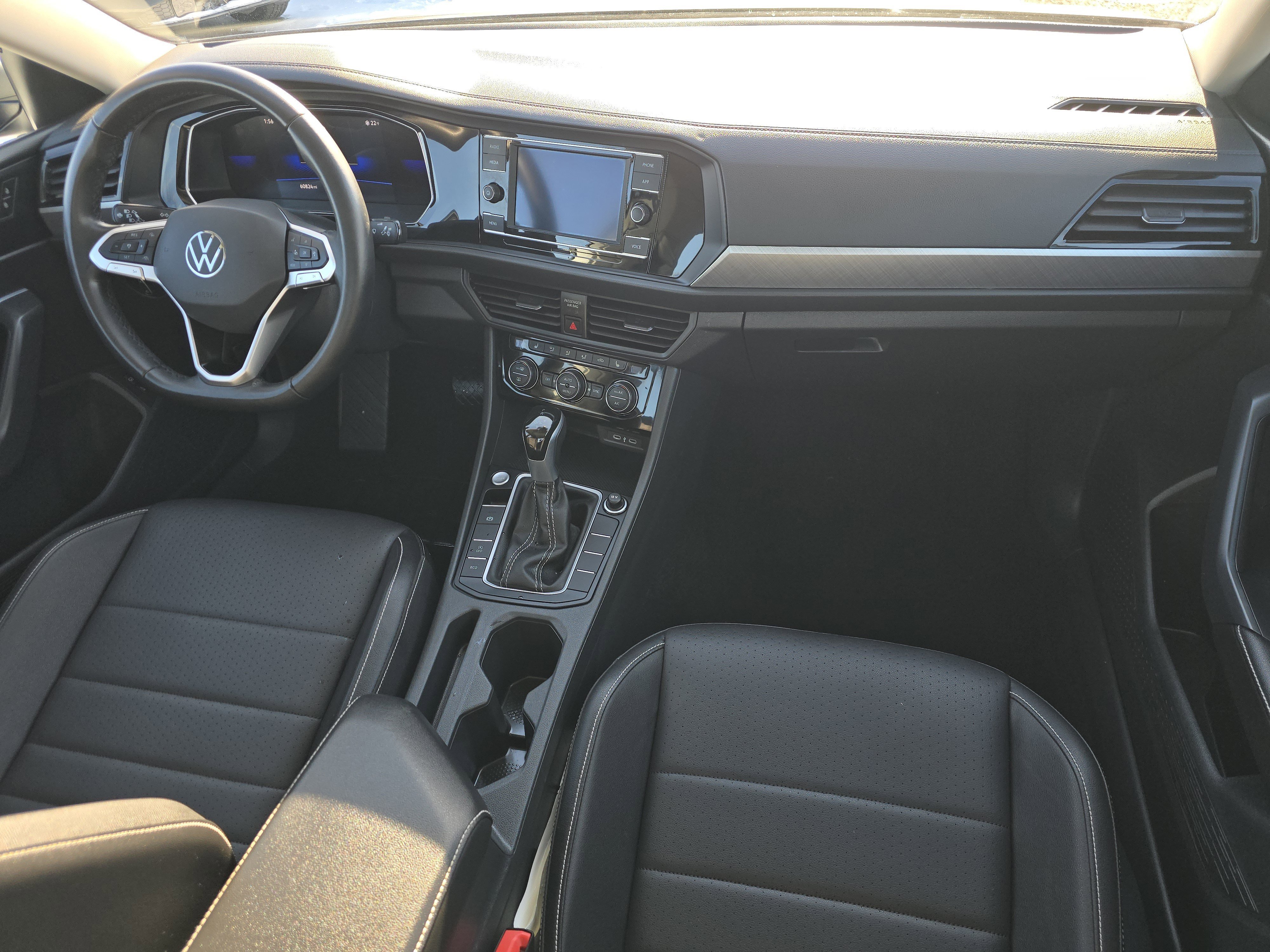 Used 2024 Volkswagen Jetta SE image 17