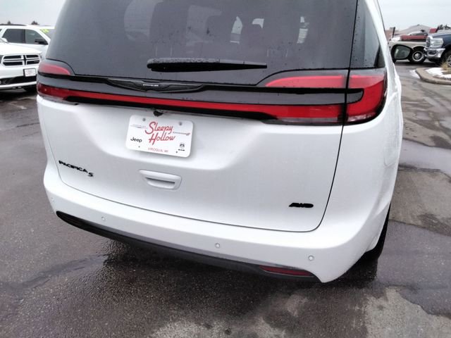 New 2026 Chrysler Pacifica Select AWD/4WD image 15