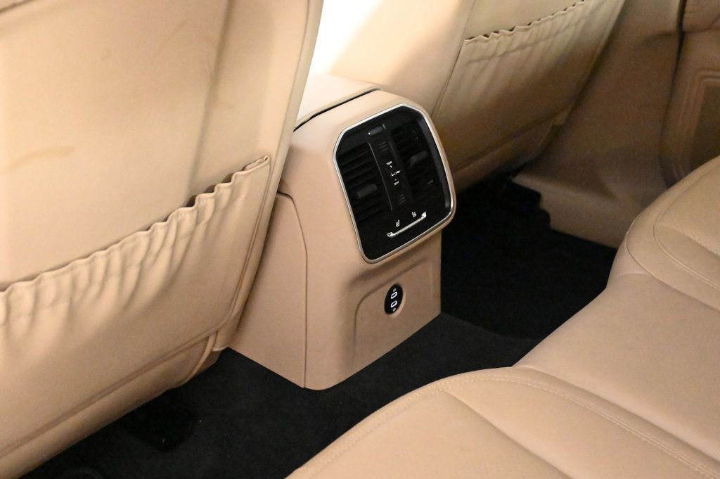 Certified 2024 Porsche Macan image 21