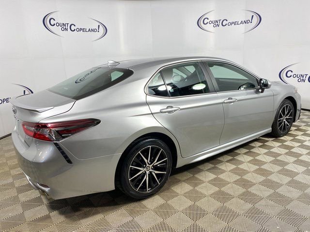Used 2023 Toyota Camry SE image 7