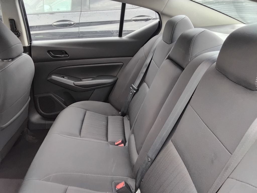 Used 2024 Nissan Altima 2.5 SV FWD image 11