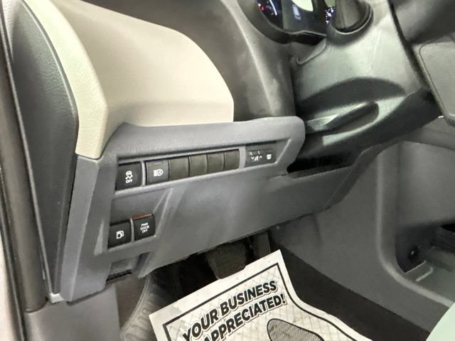 Used 2023 Toyota Sienna XLE AWD/4WD image 13