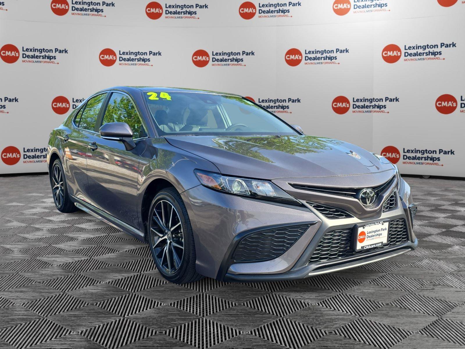 Used 2024 Toyota Camry SE FWD image 1