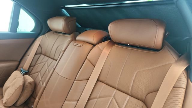 Used 2023 BMW i7 xDrive60 w/ Executive Package 2 image 32