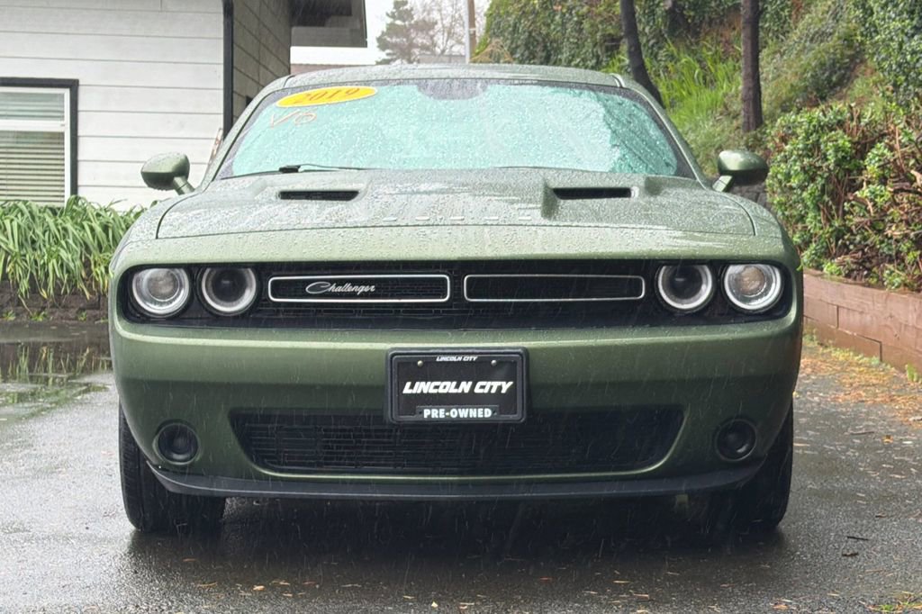 Used 2019 Dodge Challenger SXT image 9