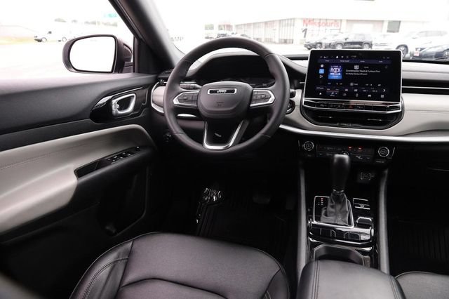 Used 2025 Jeep Compass Limited AWD/4WD image 21