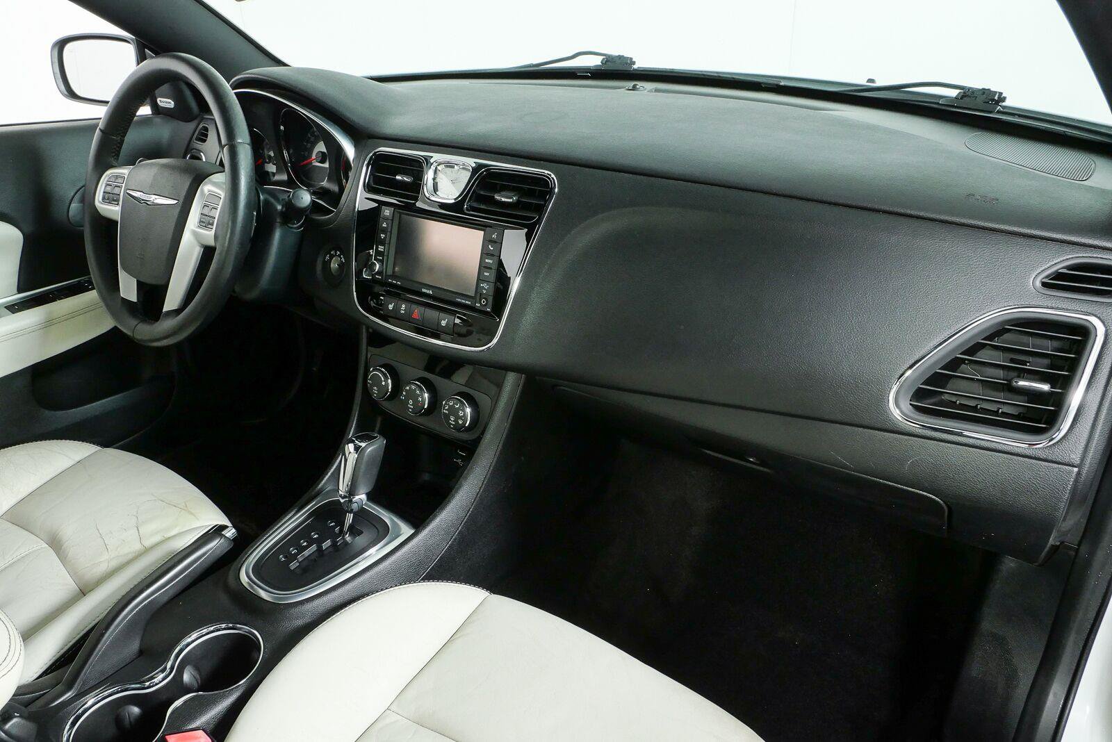 Used 2013 Chrysler 200 Limited FWD image 20