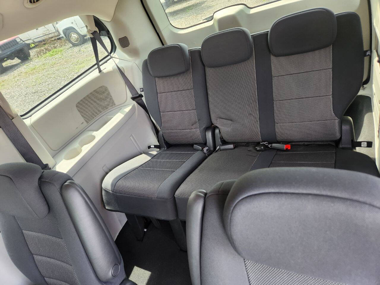 Used 2009 Dodge Grand Caravan SE w/ Climate Group FWD image 12