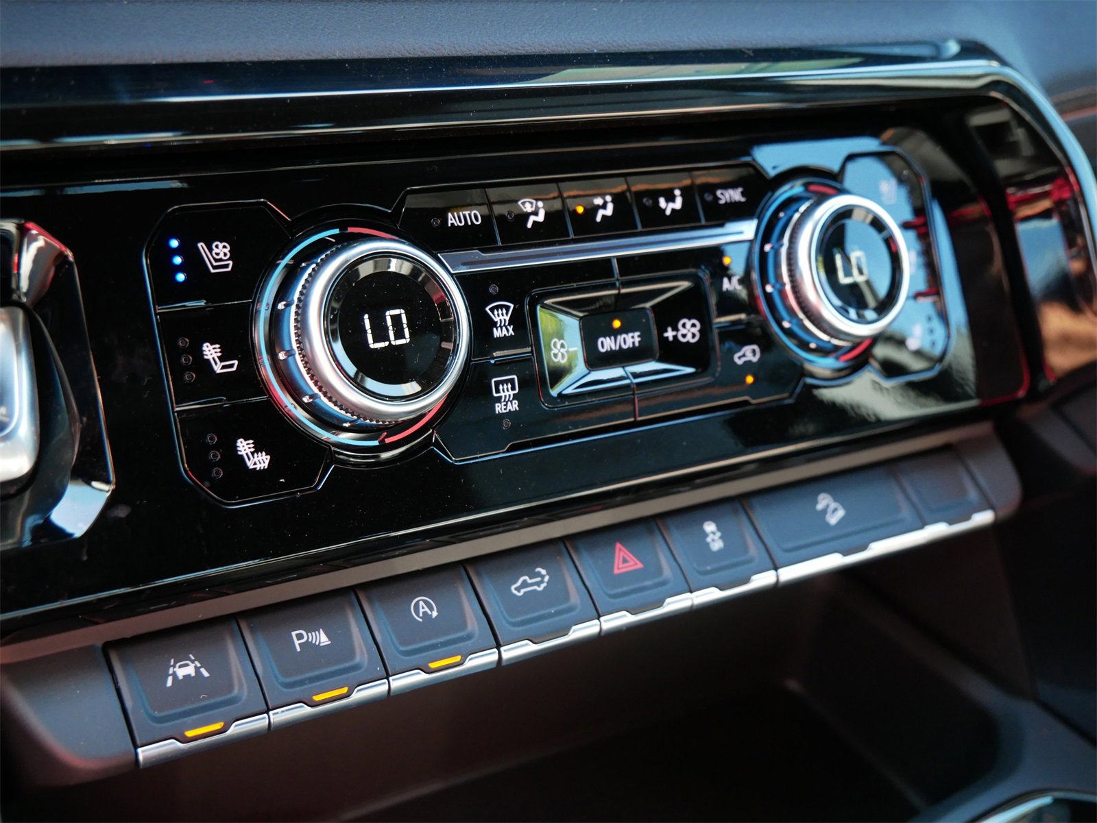 New 2026 GMC Sierra 1500 AT4 w/ Technology Package image 11