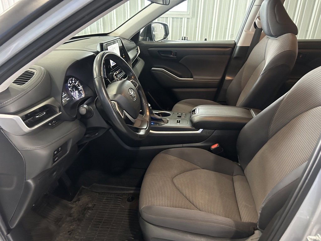 Used 2023 Toyota Highlander LE image 10