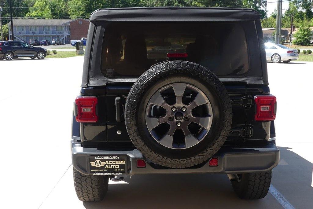 Used 2018 Jeep Wrangler Unlimited Sahara w/ LED Lighting Group AWD/4WD image 4