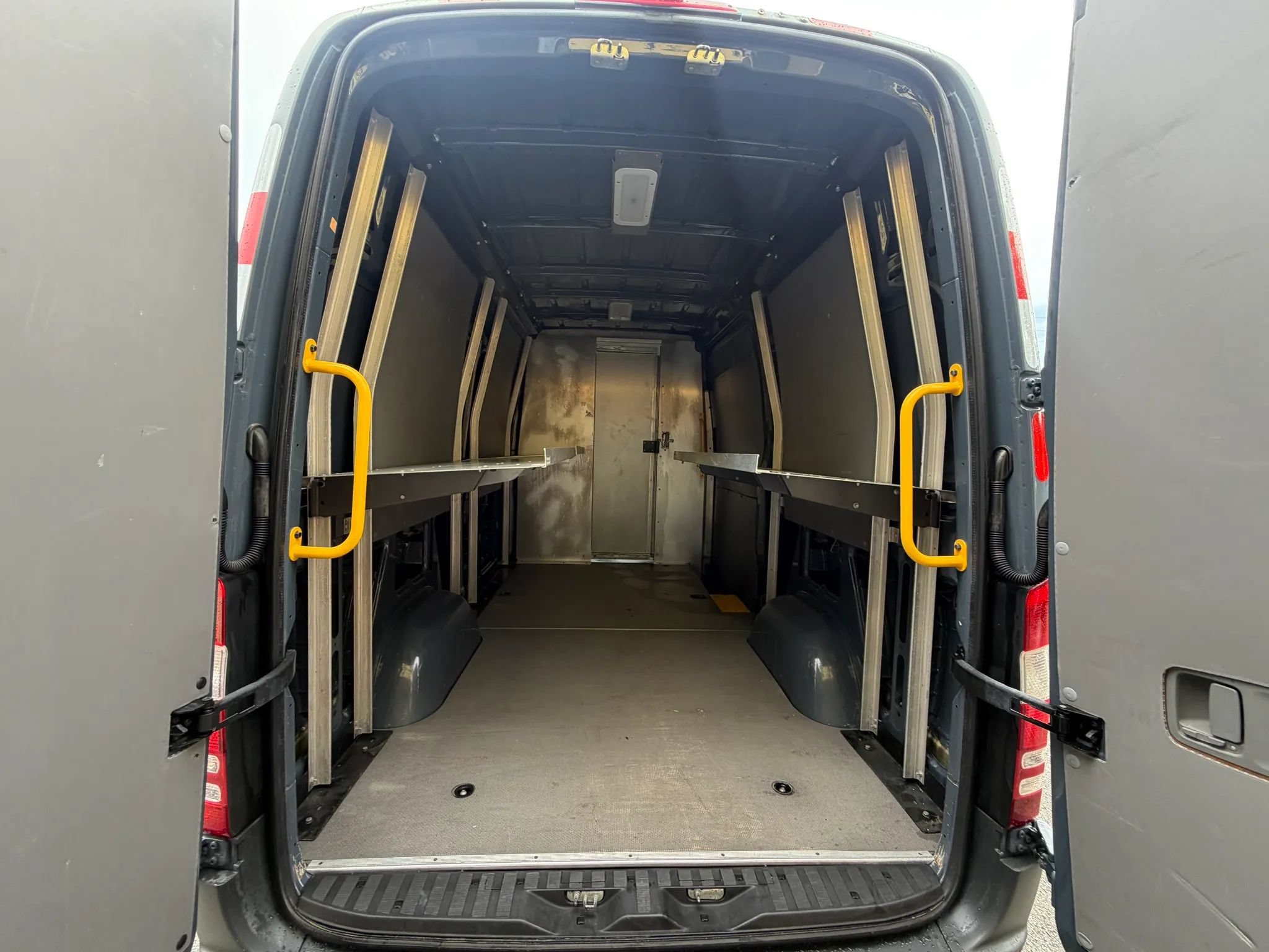 Used 2018 Mercedes-Benz Sprinter 2500 image 5