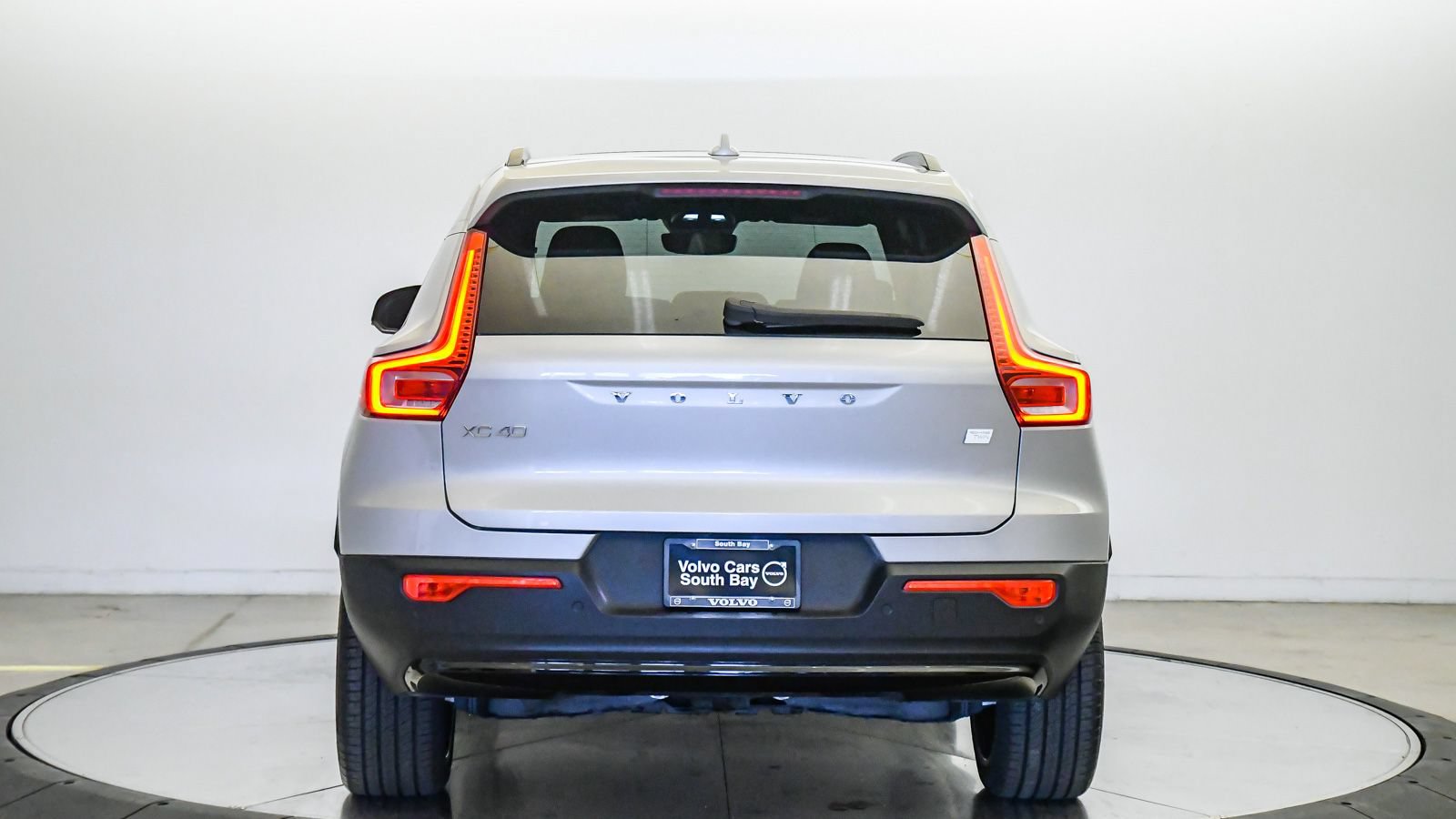 Certified 2023 Volvo XC40 Recharge Plus AWD/4WD image 3