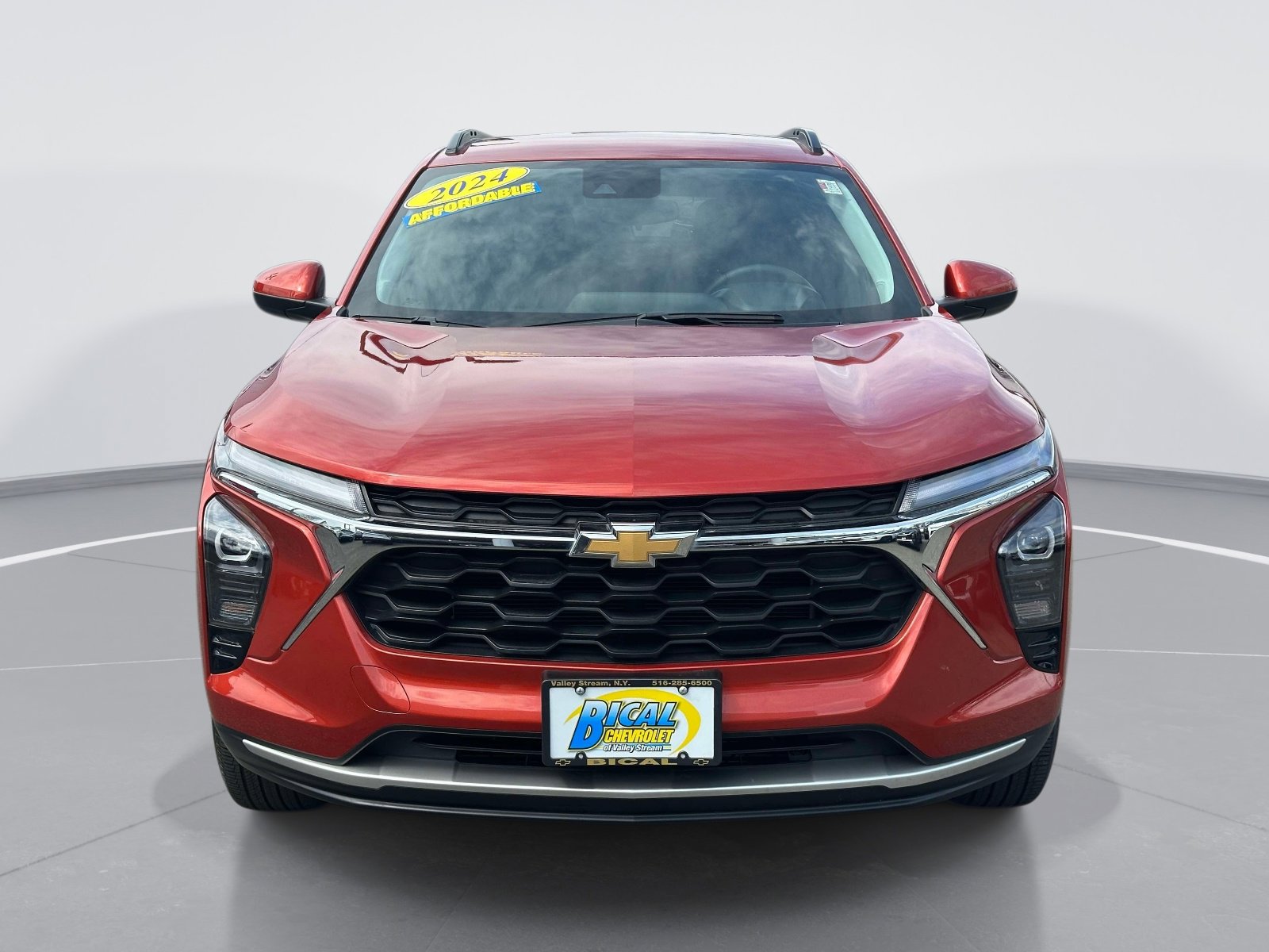 Used 2024 Chevrolet Trax LT w/ Driver Confidence Package image 2