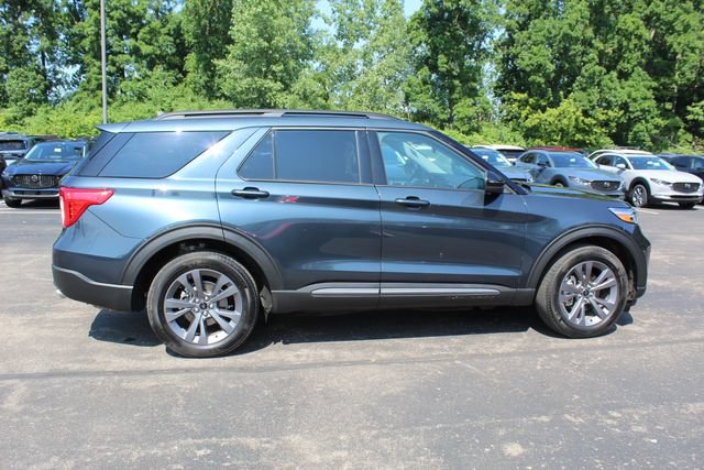 Used 2023 Ford Explorer XLT w/ Equipment Group 202A AWD/4WD image 2