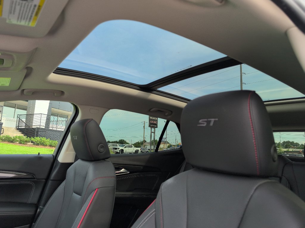 Used 2023 Buick Envision Essence w/ Technology Package I image 43