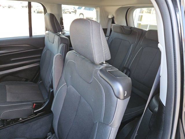 Used 2023 Jeep Grand Cherokee L Laredo image 22