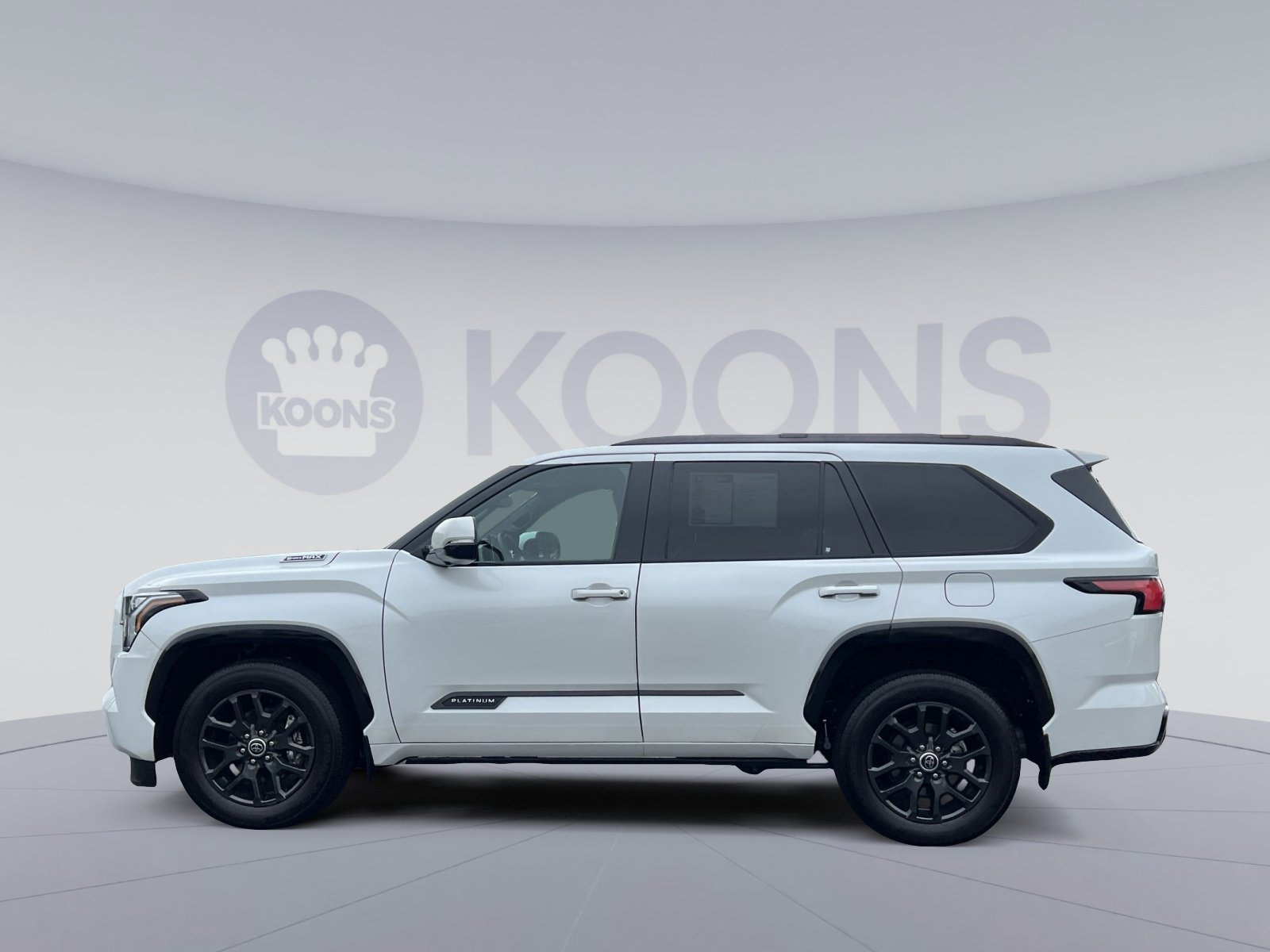 Used 2023 Toyota Sequoia Platinum AWD/4WD image 5
