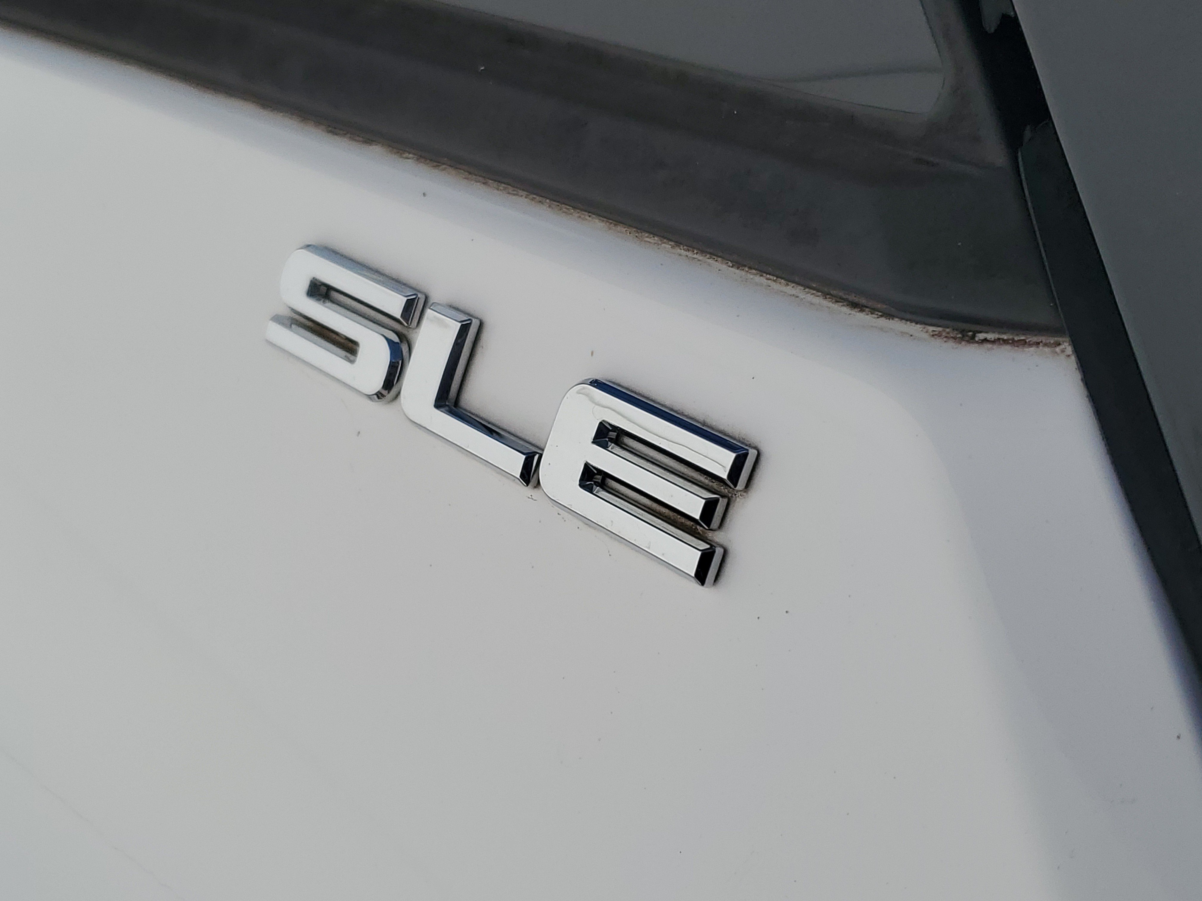 Used 2020 GMC Terrain SLE w/ Driver Convenience Package FWD image 7