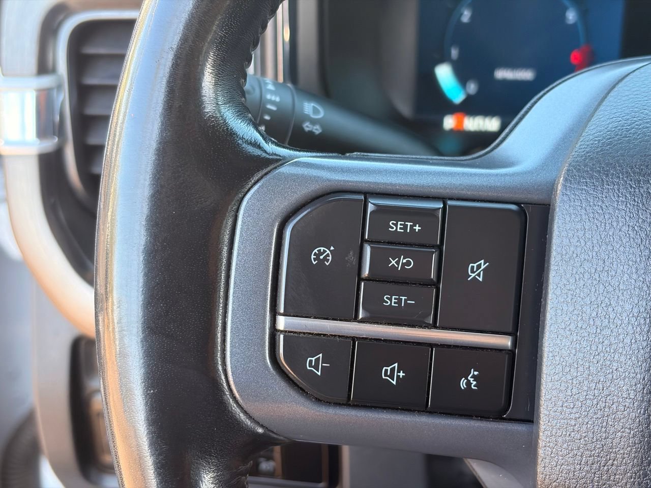 Used 2023 Ford F250 Lariat w/ Sport Appearance Package AWD/4WD image 27
