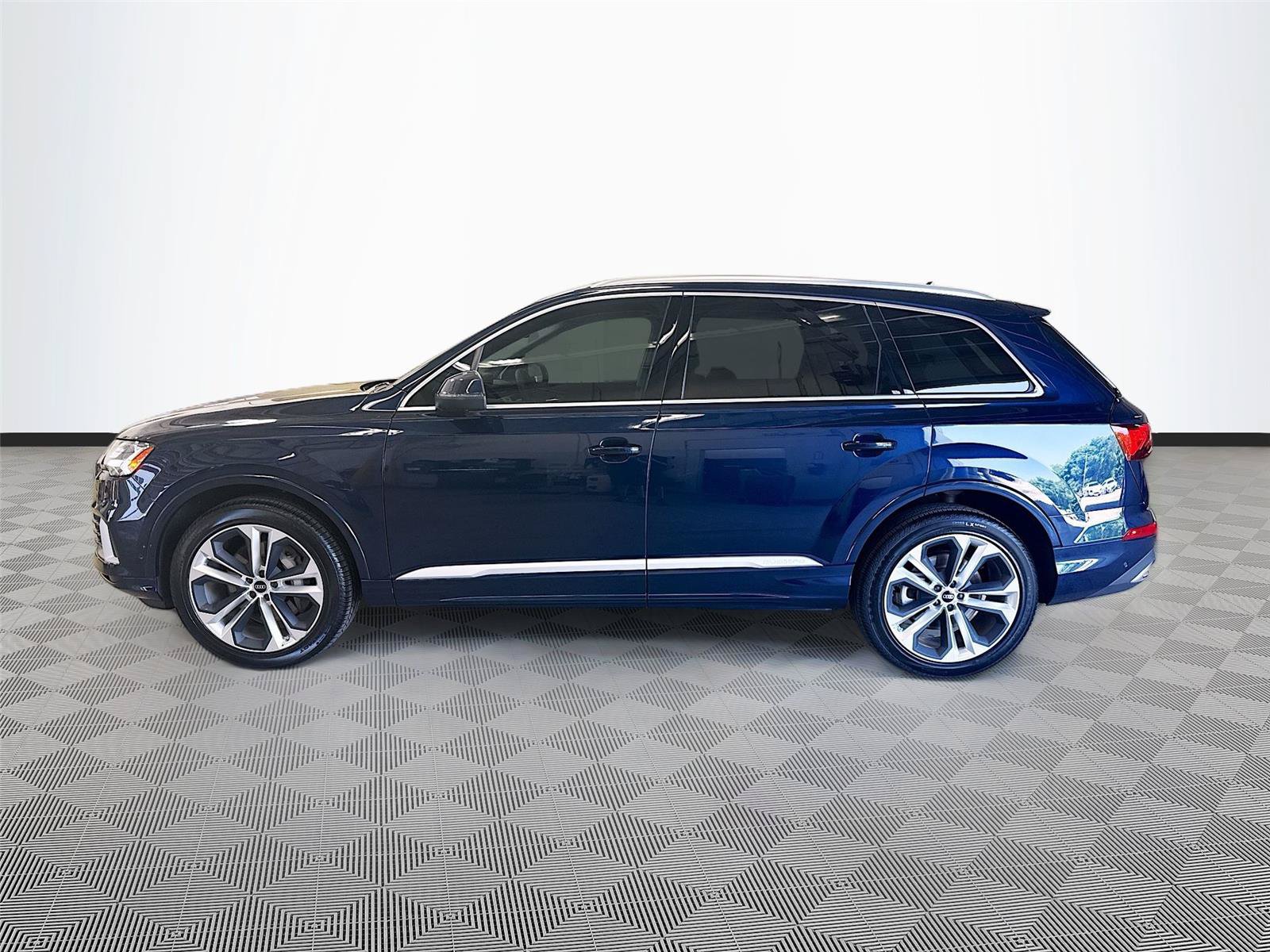 Used 2023 Audi Q7 3.0T Premium Plus w/ Premium Plus Package AWD/4WD image 5