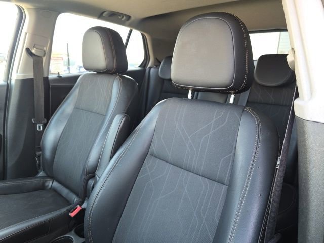 Used 2017 Chevrolet Trax LT w/ Sun & Sound Package image 6