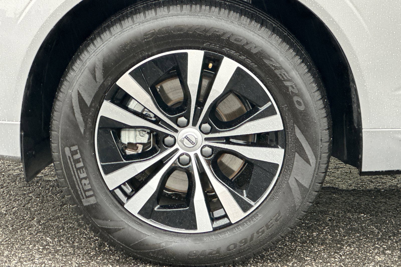 Used 2024 Volvo XC60 B5 Core image 37