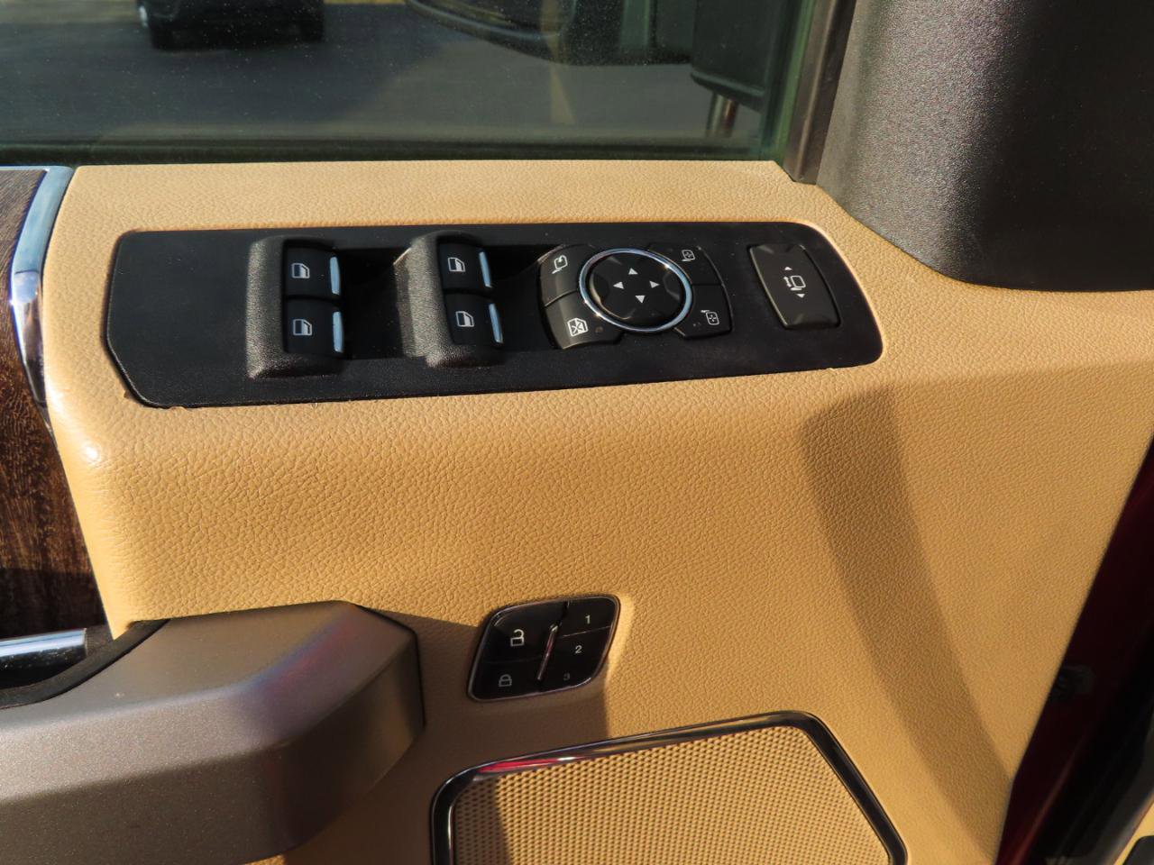 Used 2017 Ford F350 Lariat w/ Chrome Package image 26