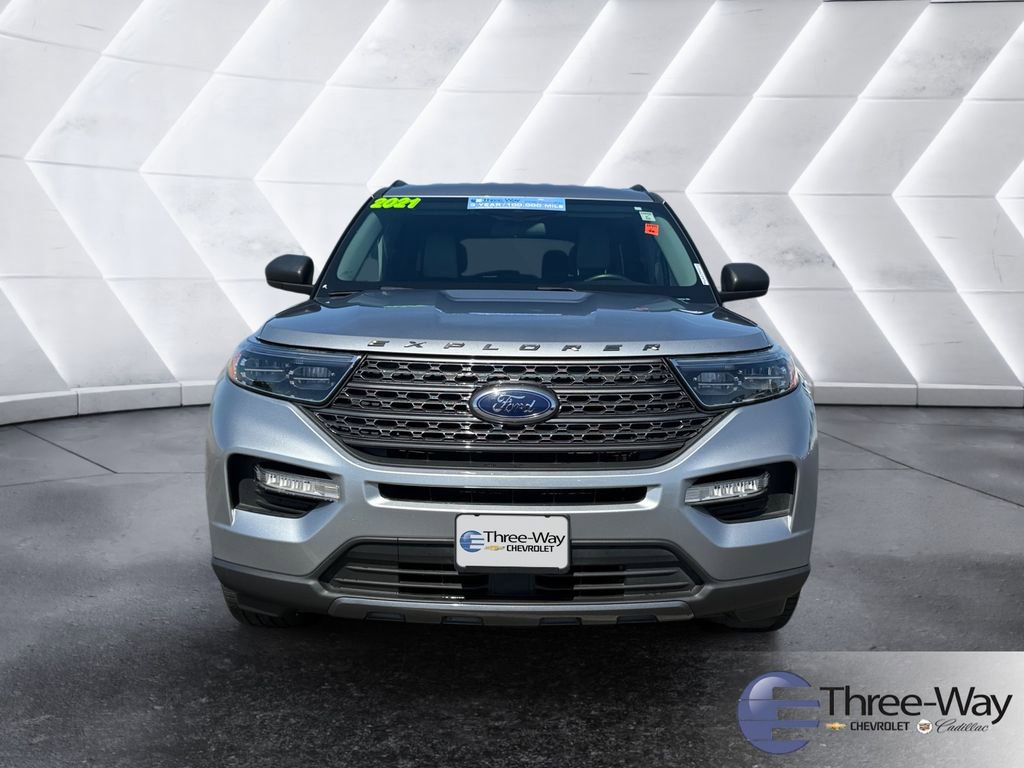 Used 2021 Ford Explorer XLT w/ Equipment Group 202A RWD image 8