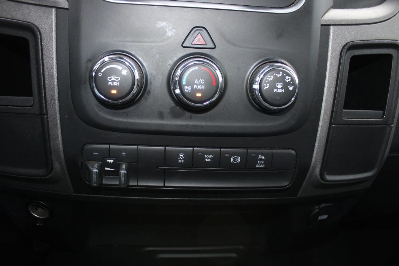 Used 2018 RAM 2500 Tradesman w/ Chrome Appearance Group image 29