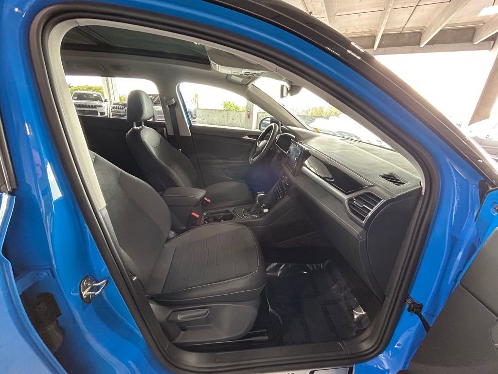Used 2025 Volkswagen Taos SE image 32