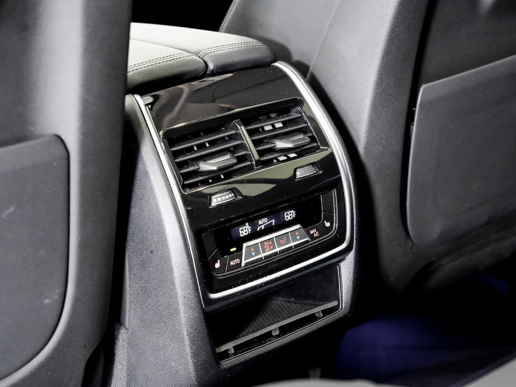 Used 2022 BMW X7 xDrive40i w/ Premium Package image 26