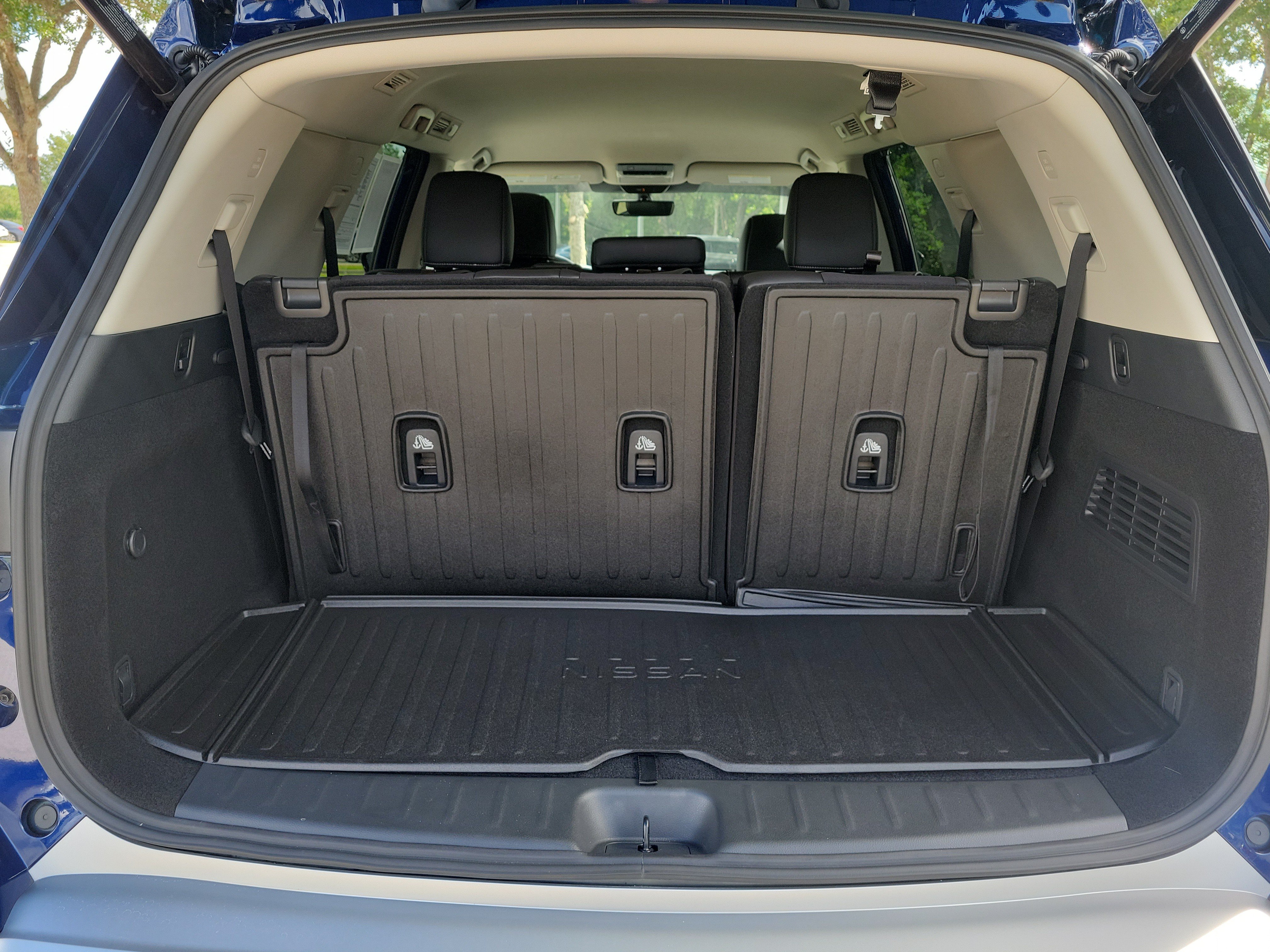 Certified 2025 Nissan Pathfinder SL FWD image 11