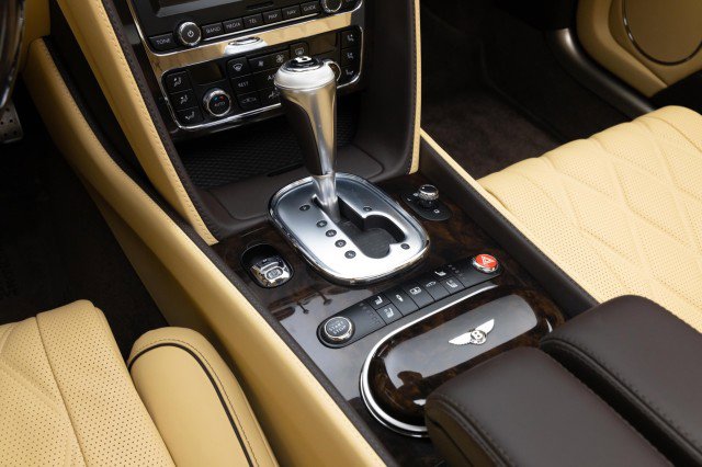 Used 2015 Bentley Flying Spur W12 image 16