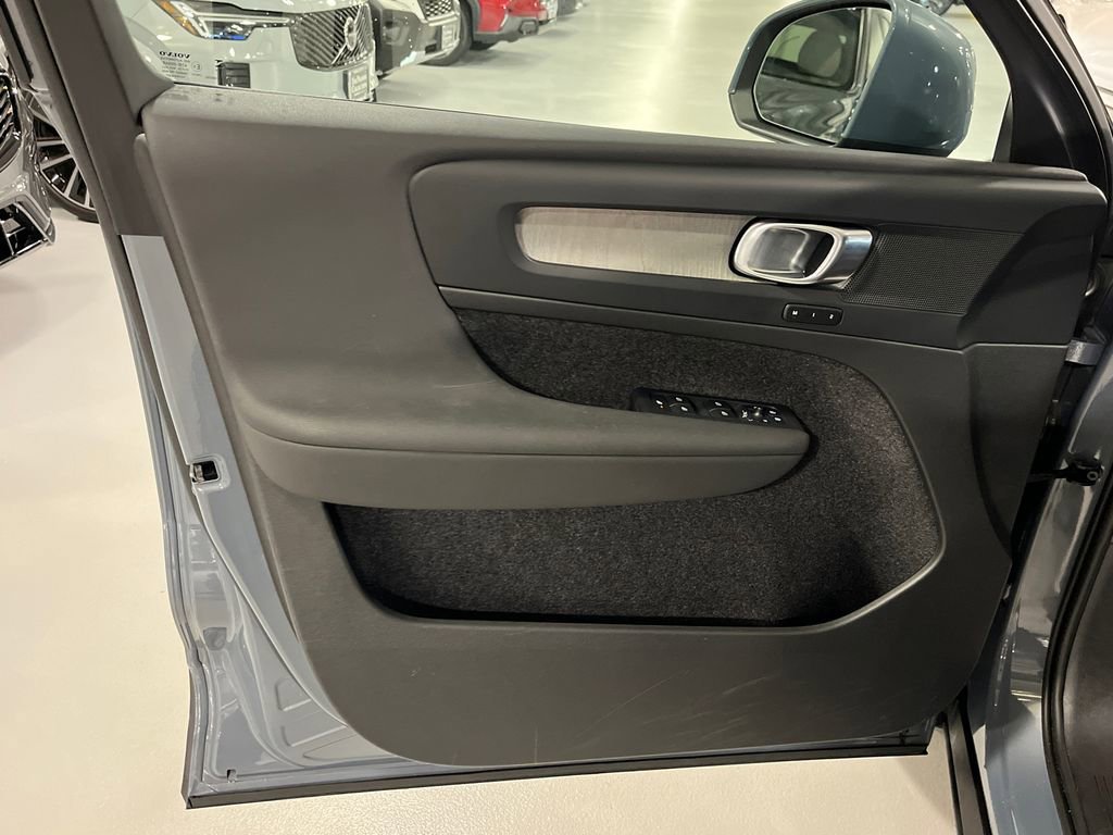 Certified 2023 Volvo XC40 B5 Core w/ Convenience Package AWD/4WD image 9