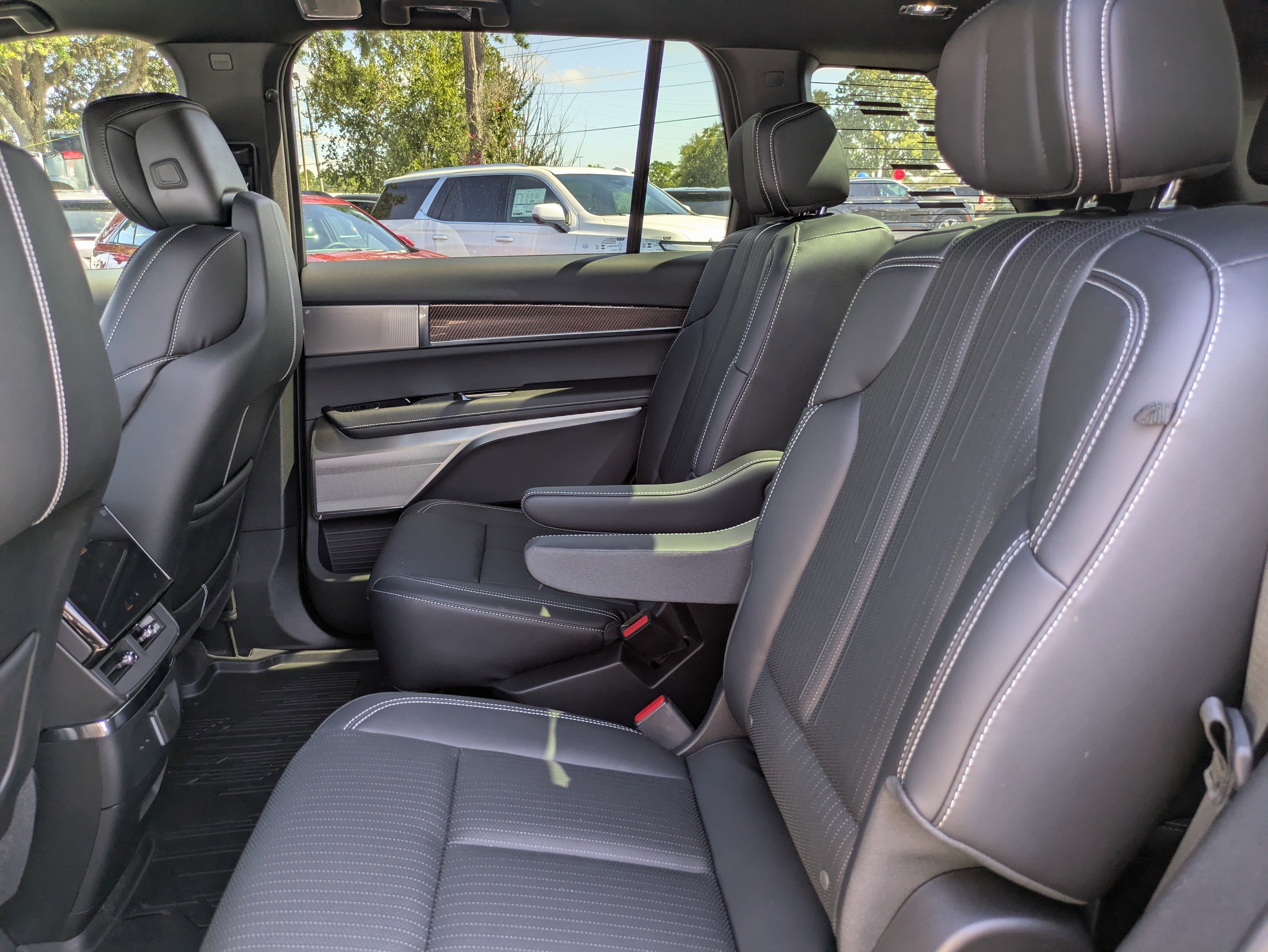 New 2026 Cadillac Vistiq Sport w/ LPO, Floor Liner Package image 9