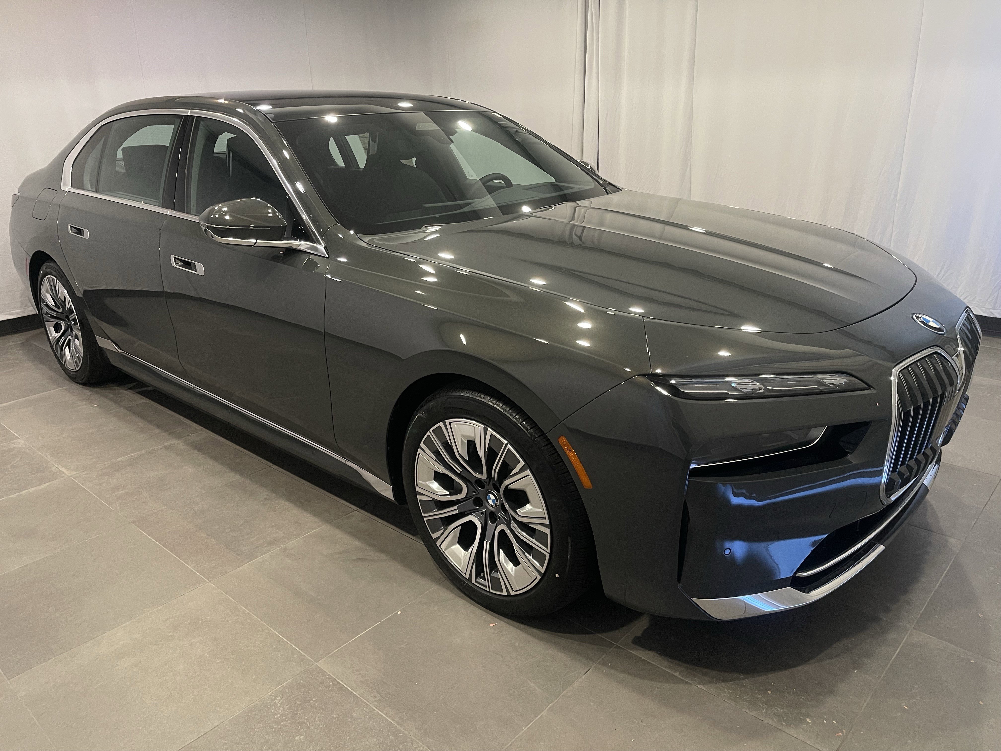 New 2026 BMW i7 xDrive60 AWD/4WD image 3