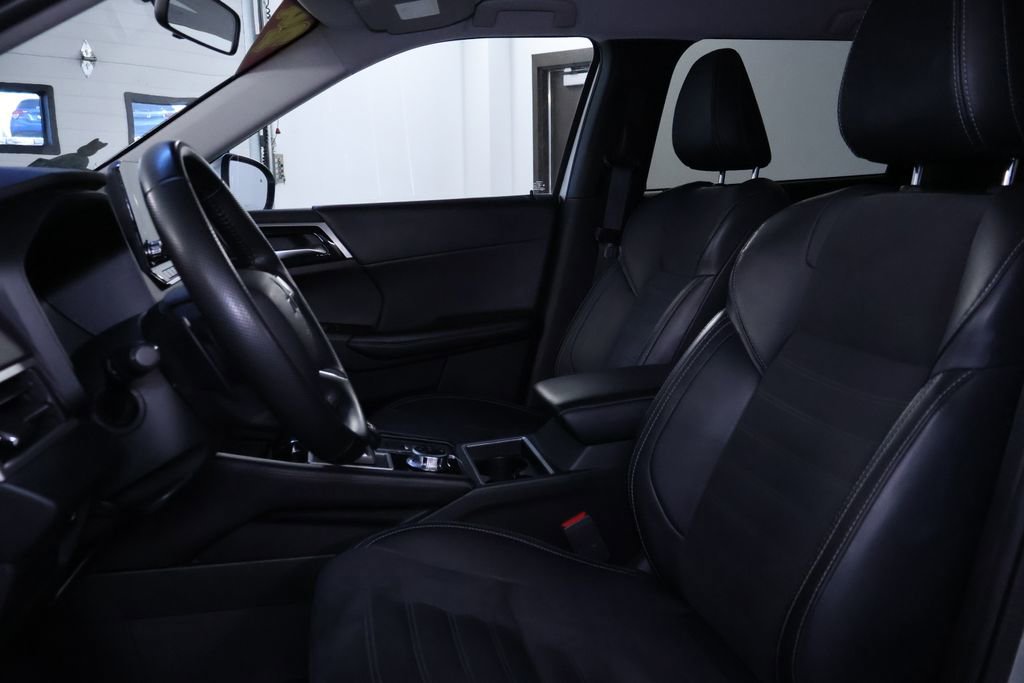 Used 2024 Mitsubishi Outlander SE Black Edition image 12