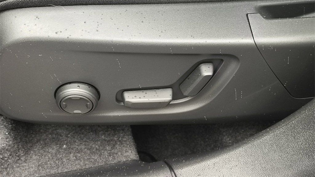 New 2026 Volvo XC40 B5 Ultra w/ Climate Package image 11