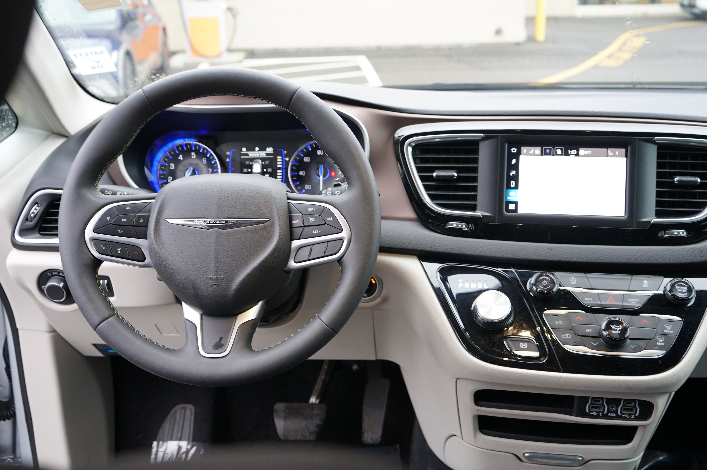 Used 2024 Chrysler Voyager LX image 14