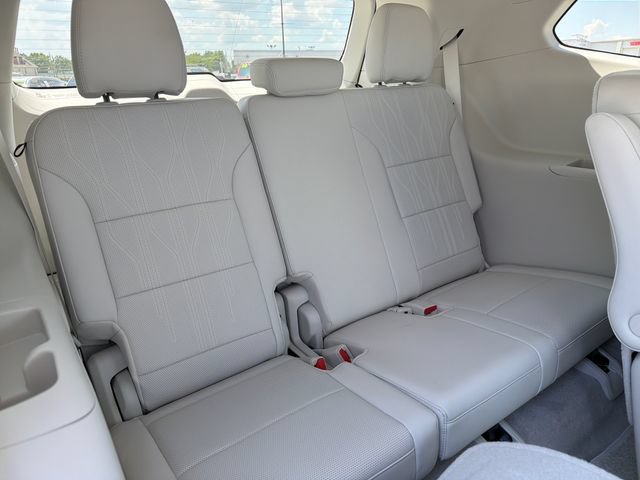 New 2026 Buick Enclave Avenir w/ Super Cruise Package FWD image 23