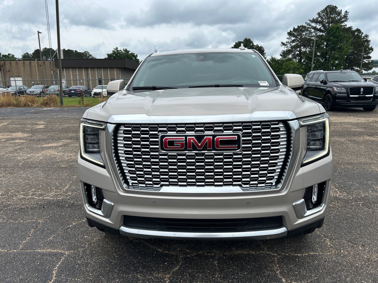 Used 2022 GMC Yukon Denali RWD image 5