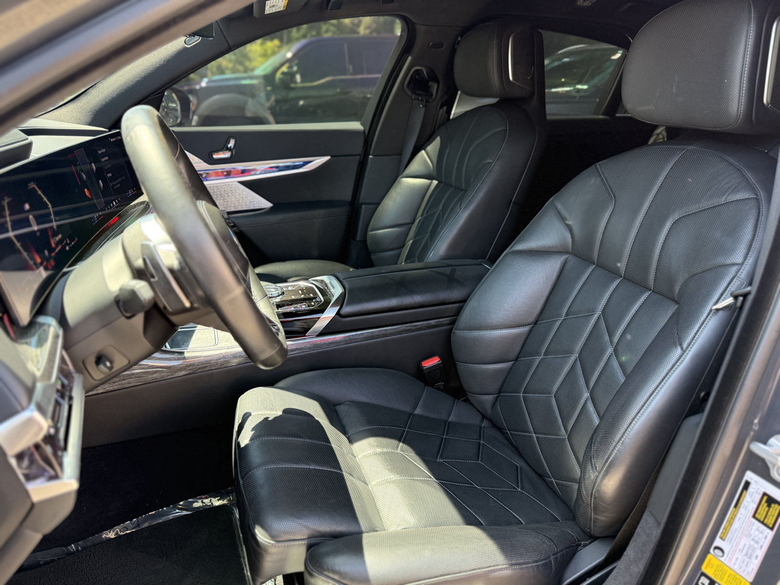 Used 2023 BMW 760i xDrive w/ Executive Package AWD/4WD image 38