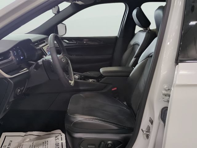 Used 2023 Jeep Grand Cherokee Altitude AWD/4WD image 14