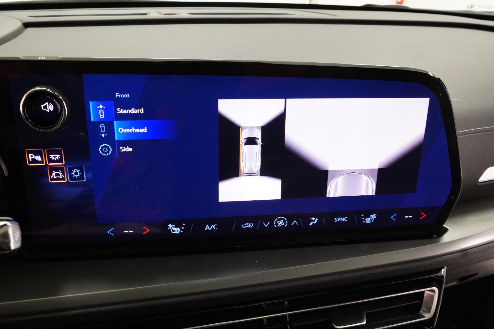 Used 2024 Chevrolet Traverse LT FWD image 34