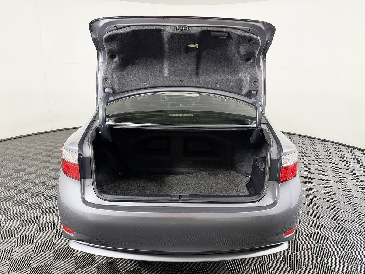 Used 2014 Lexus ES 300h w/ Luxury Package w/Bamboo Trim FWD image 13