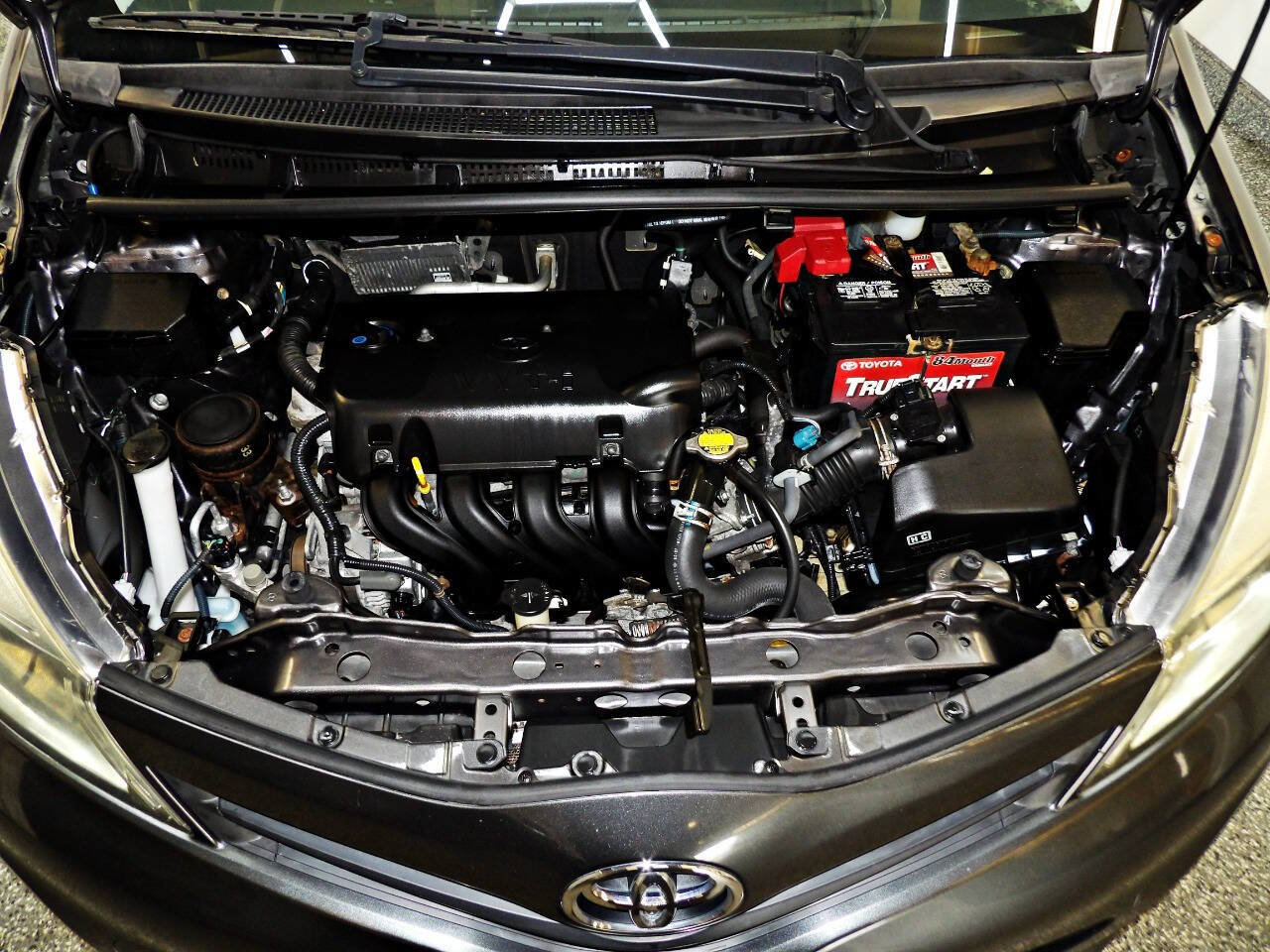 Used 2013 Toyota Yaris LE FWD image 24