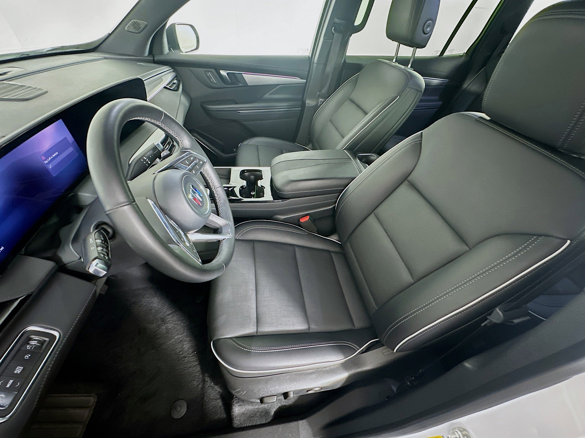 Used 2025 Buick Enclave Preferred FWD image 13