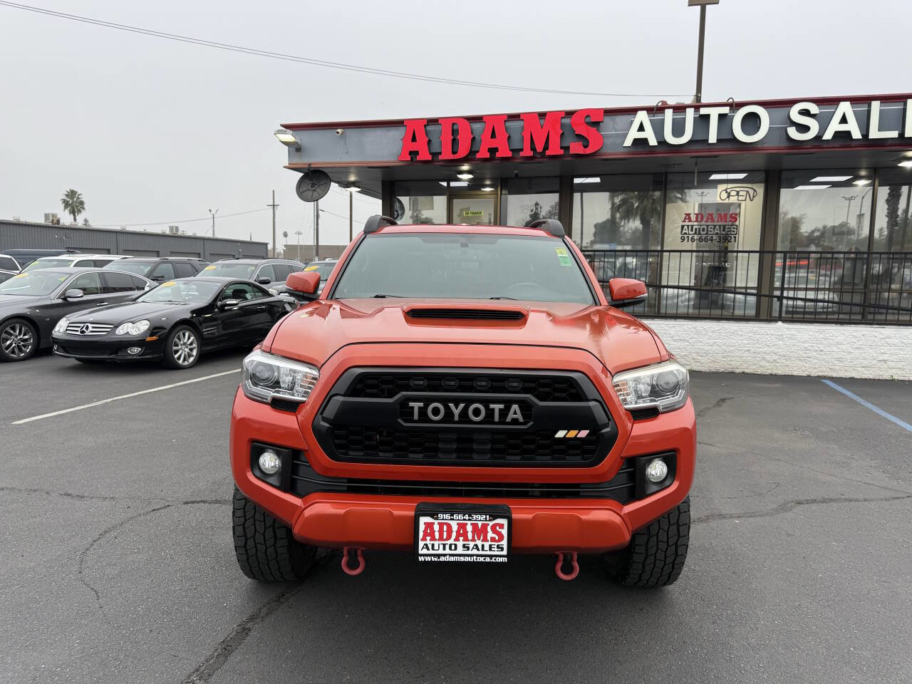 Used 2017 Toyota Tacoma TRD Sport image 8